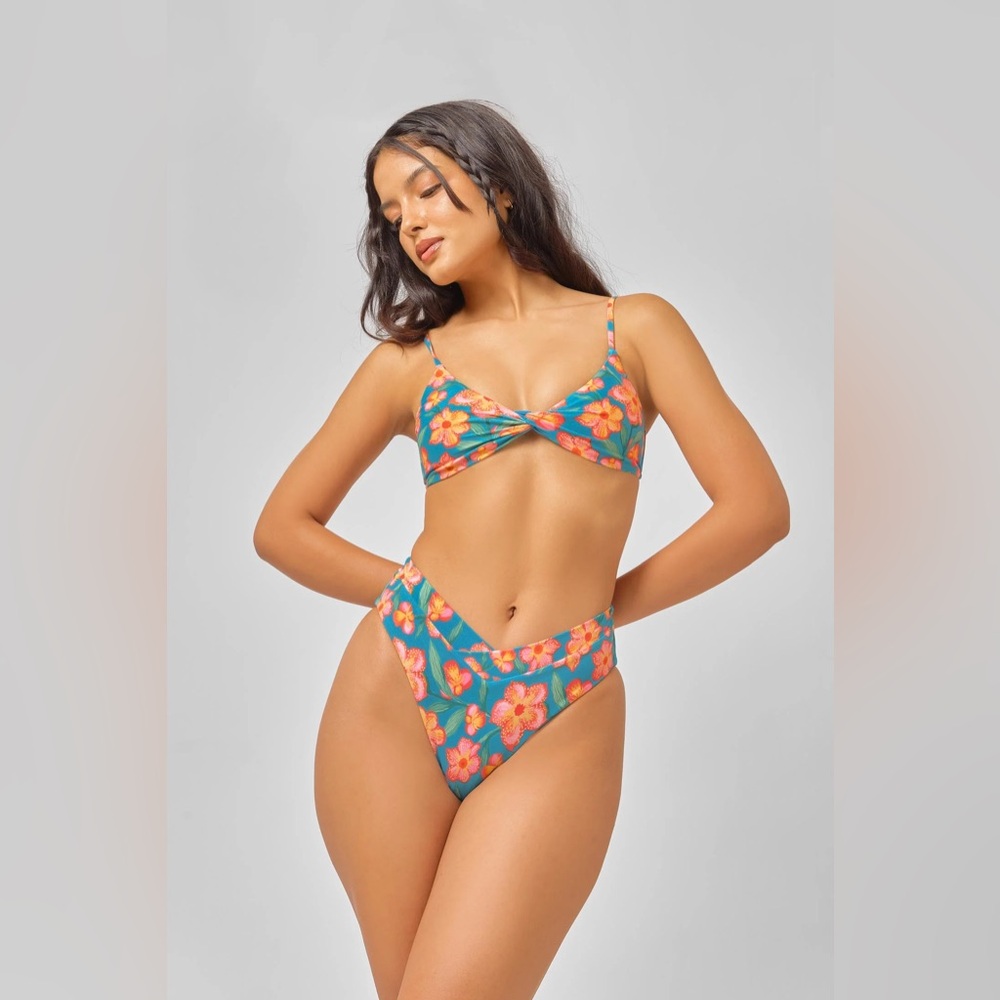 NWT BlackBough Bikini Hawaiian Sun Valentina High Waist Bottoms Tona Twisted Top